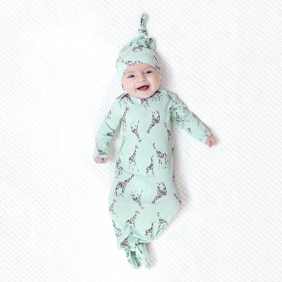 newborn-comfort-knit-gift-set-jade-giraffes
